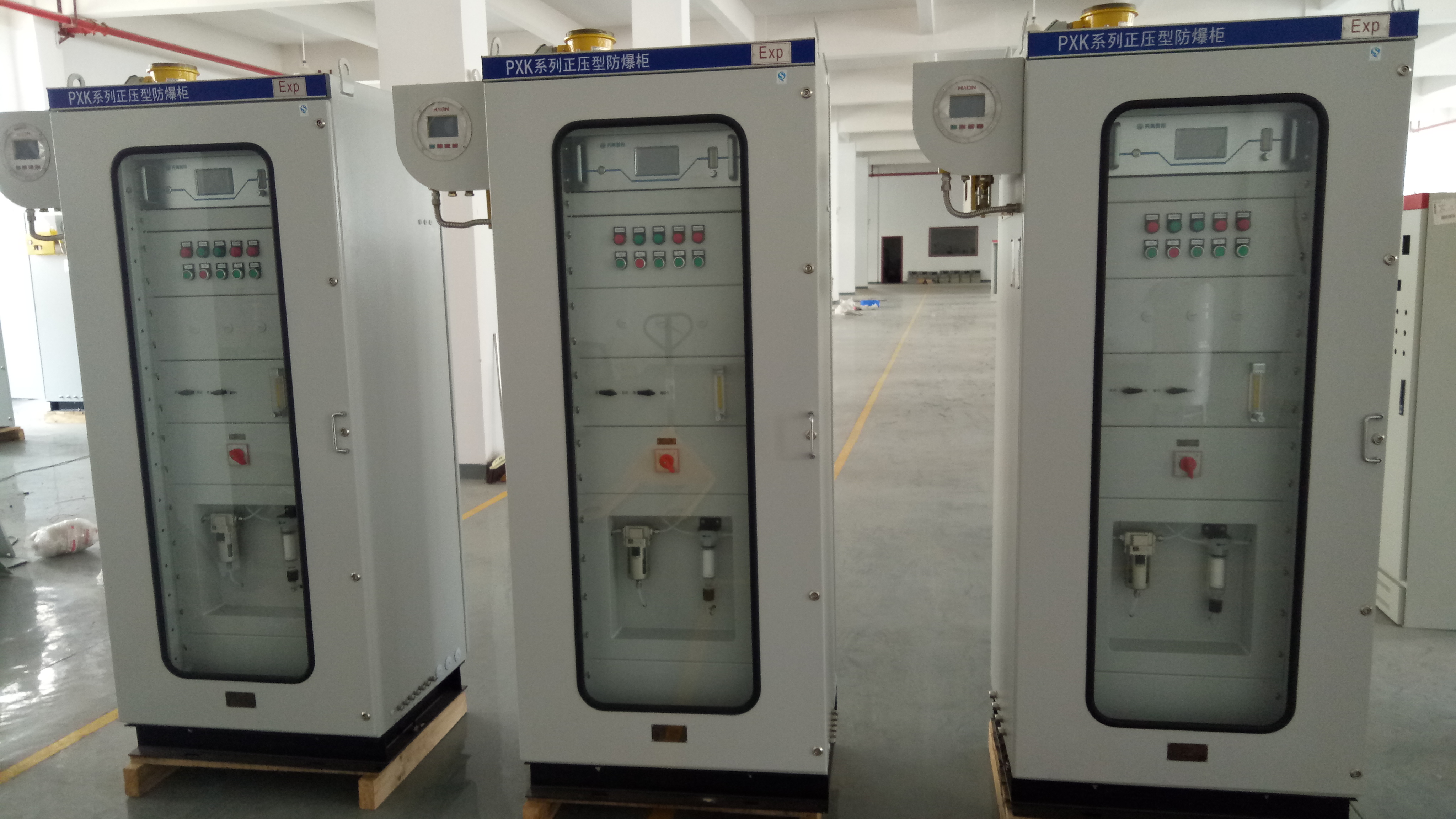 天禹智控正壓防爆機(jī)柜現(xiàn)場(chǎng)照片